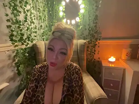 BonnyDesire online show from October 27, 2025, 8:24 pm