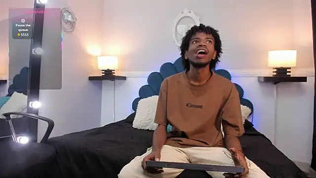 AllexJacob online show from October 21, 2025, 1:23 pm