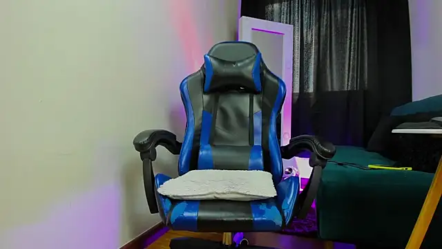 Snapshot of Charliejones_ chatting on September 25, 2025, 7:50 pm Charliejones online show from September 25, 2025, 7:50 pm