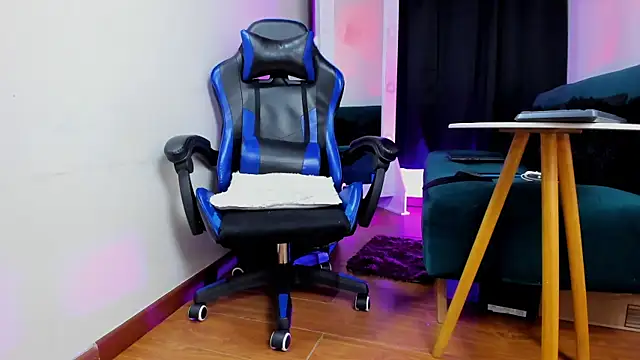 Snapshot of Charliejones_ chatting on October 30, 2025, 12:12 am Charliejones online show from October 30, 2025, 12:12 am