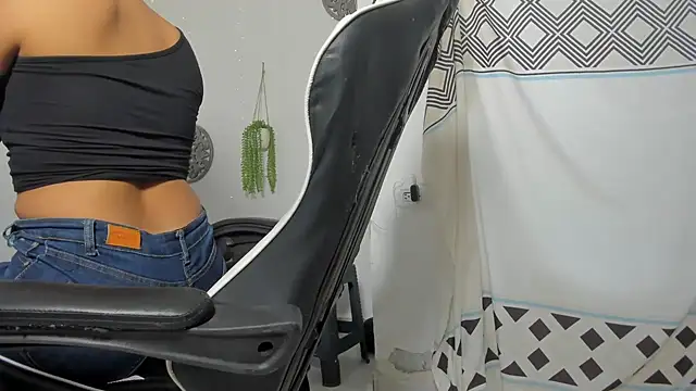 Dakota x18 online show from October 27, 2025, 7:40 pm