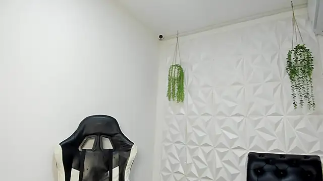 Dakota x18 online show from March 4, 2026, 7:31 pm