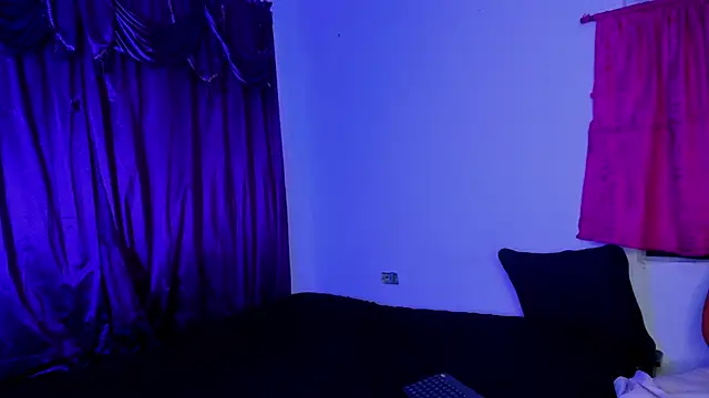 Shairaclark  online show from October 8, 2025, 5:38 am