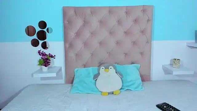 Lola Purple online show from November 3, 2025, 3:30 am