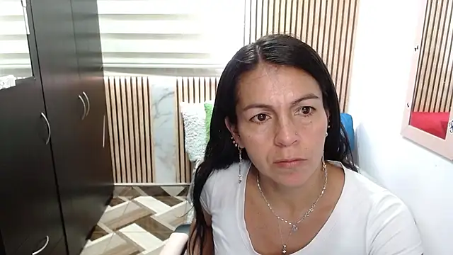 camilavargas  online show from May 23, 2026, 8:13 pm