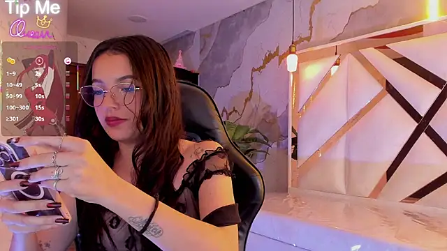 sophiadoll tf online show from April 18, 2026, 9:04 pm