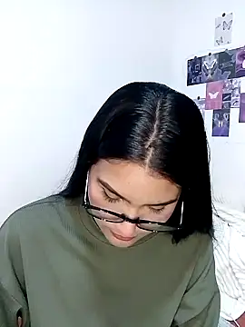 Renata Zoe online show from October 1, 2025, 1:00 am