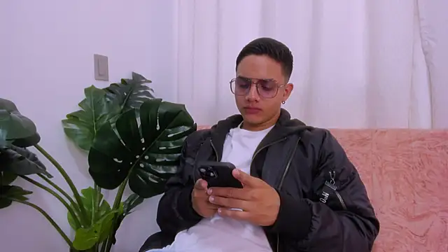 axel vega online show from September 29, 2025, 7:19 pm