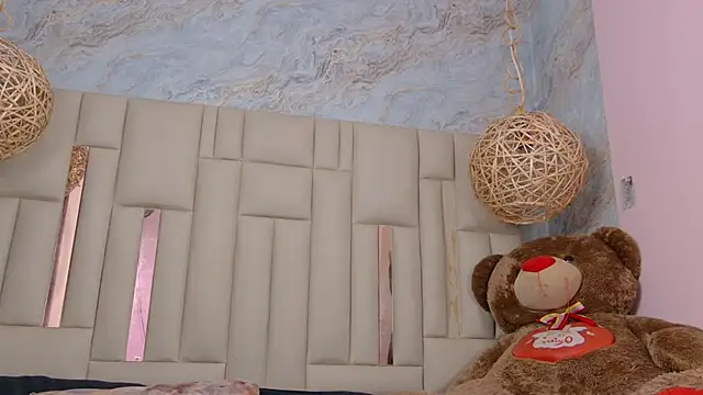 Dixiebelle online show from April 21, 2026, 2:51 am