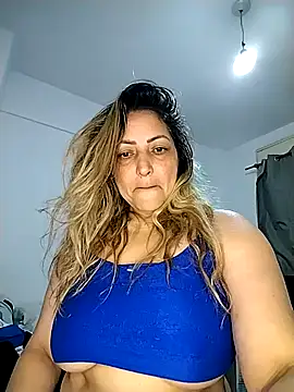 Lunita86 online show from October 29, 2025, 2:19 pm