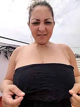 Lunita86 online show from December 22, 2025, 2:25 pm