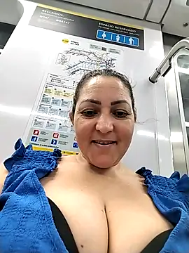 Lunita86 online show from January 13, 2026, 1:22 am