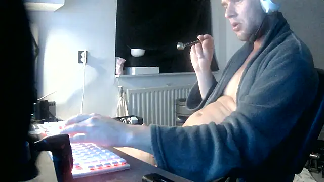 monty19cm online show from April 18, 2026, 3:21 am