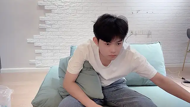 xlong00099 online show from September 19, 2025, 7:43 am