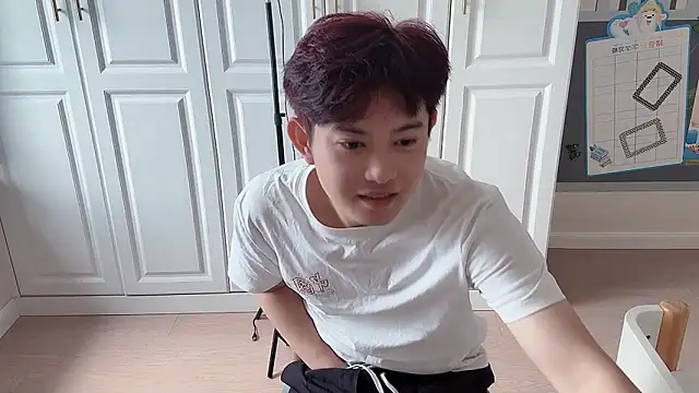 xlong00099 online show from September 20, 2025, 3:18 am