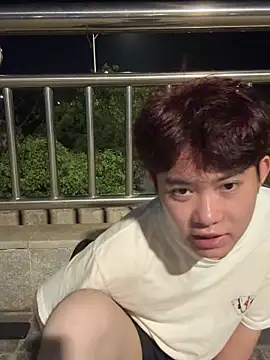 xlong00099 online show from September 26, 2025, 5:28 pm