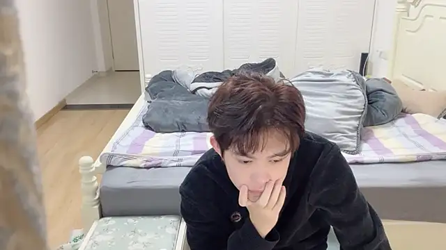 xlong00099 online show from November 18, 2025, 3:27 pm