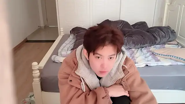 xlong00099 online show from November 19, 2025, 6:24 am