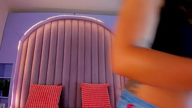 KeendraFox  online show from September 25, 2025, 7:17 pm