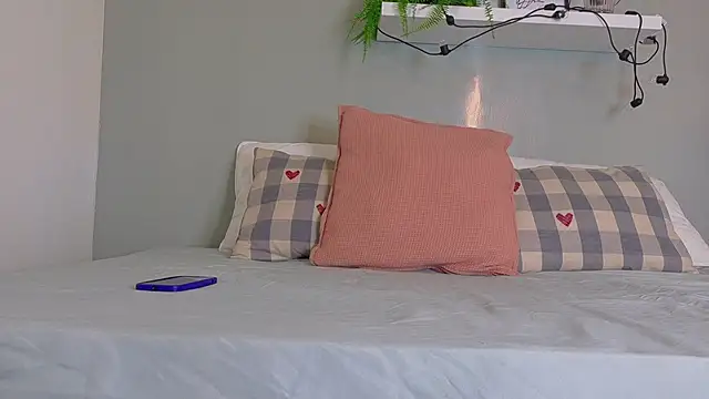 KeendraFox  online show from November 9, 2025, 11:30 am