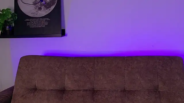 KeendraFox  online show from April 18, 2026, 10:08 am