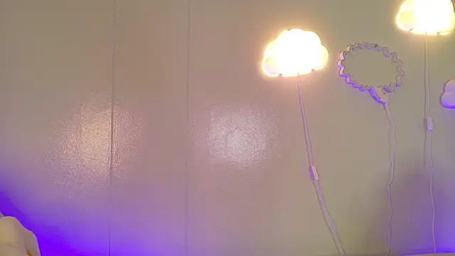 KeendraFox  online show from April 21, 2026, 10:10 am