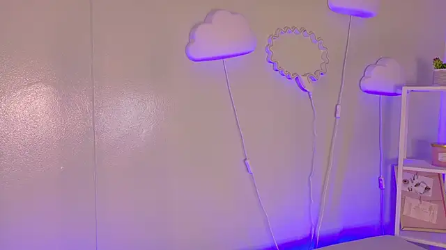 KeendraFox  online show from April 23, 2026, 10:03 am