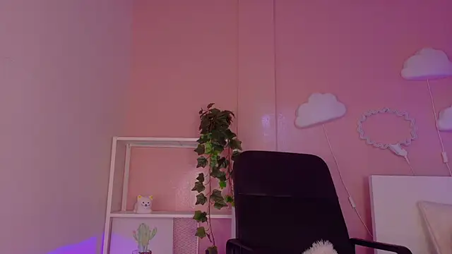Snapshot of KeendraFox_ chatting on July 16, 2026, 9:37 am KeendraFox online show from July 16, 2026, 9:37 am