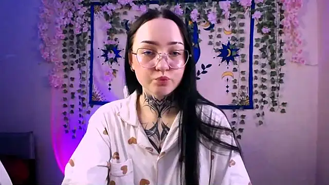 MollyKissy online show from April 12, 2026, 4:50 am