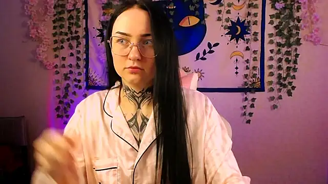 MollyKissy online show from May 7, 2026, 5:46 am