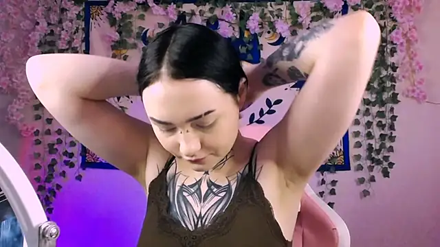 MollyKissy online show from May 8, 2026, 5:35 am