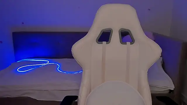 CrystalSoul  online show from November 29, 2025, 7:55 am