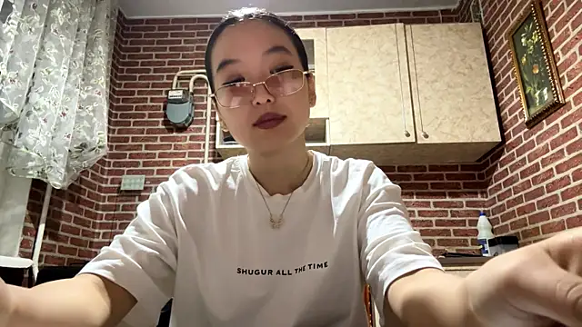 EmmaLeexth online show from October 2, 2025, 2:13 pm