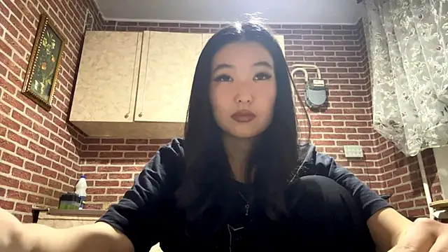 EmmaLeexth online show from November 10, 2025, 1:54 pm