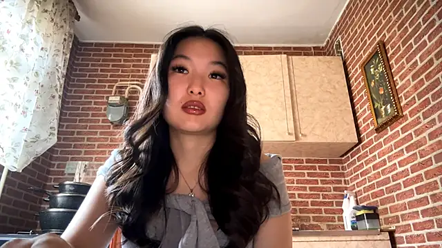 EmmaLeexth online show from March 16, 2026, 10:08 am