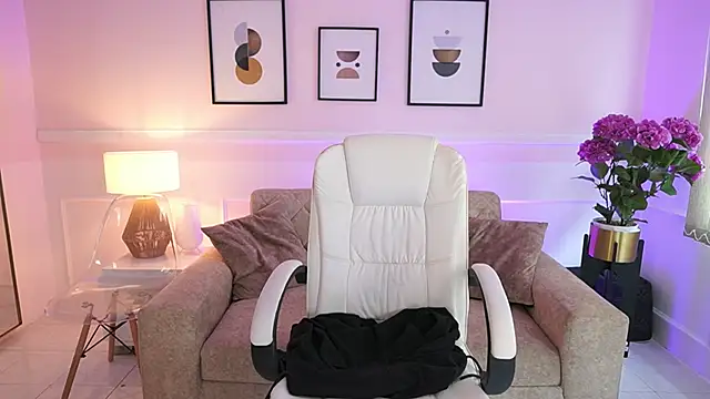 BillieBrownn online show from October 17, 2025, 7:05 pm