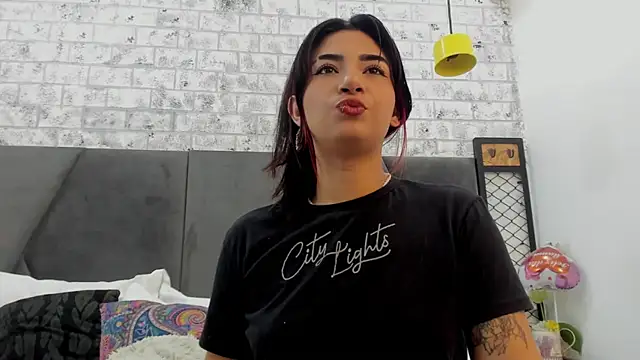 KENDRAOWEN online show from October 9, 2025, 7:45 pm