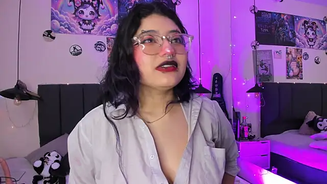 SabrinaV  online show from April 16, 2026, 11:22 am