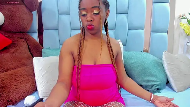 Snapshot of hazellanee chatting on November 8, 2025, 11:47 pm hazellanee online show from November 8, 2025, 11:47 pm