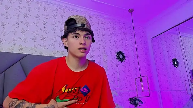 meganandtylerr19 online show from December 3, 2025, 12:14 pm