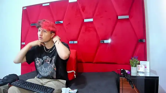 ANLLELOAndANGELA online show from September 30, 2025, 2:44 pm