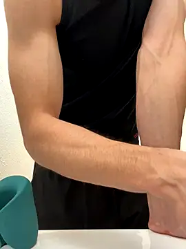 gymratforyouu online show from November 11, 2025, 4:45 am