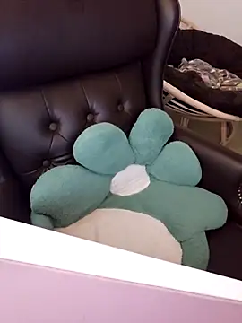 sw33th3art online show from October 27, 2025, 6:12 pm