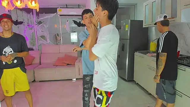 Snapshot of Houseofwarrios chatting on October 16, 2025, 5:19 am Houseofwarrios online show from October 16, 2025, 5:19 am