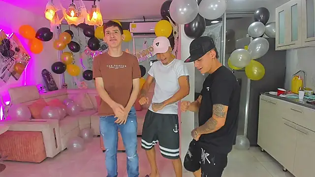 Snapshot of Houseofwarrios chatting on October 23, 2025, 4:23 am Houseofwarrios online show from October 23, 2025, 4:23 am