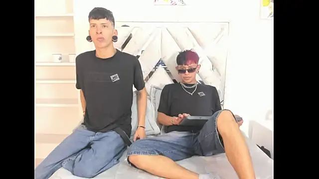 DemianSalvatore online show from September 30, 2025, 12:43 pm