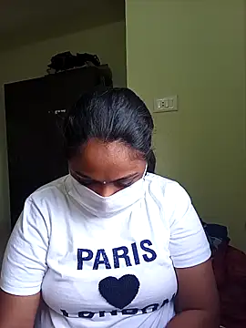 queendivya online show from October 3, 2025, 2:08 am