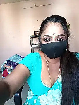 Snapshot of queendivya chatting on May 6, 2026, 3:24 am queendivya online show from May 6, 2026, 3:24 am