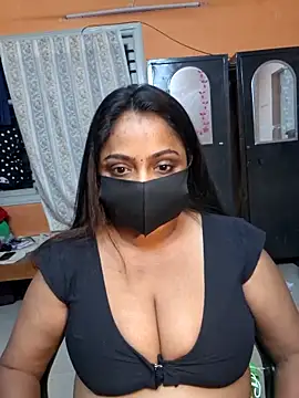 Snapshot of queendivya chatting on May 20, 2026, 6:03 pm queendivya online show from May 20, 2026, 6:03 pm