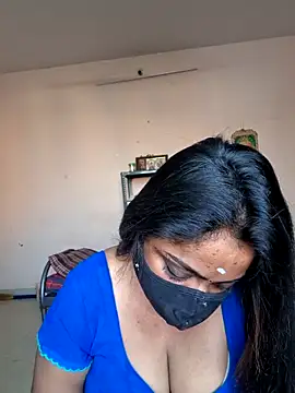 Snapshot of queendivya chatting on June 2, 2026, 1:18 am queendivya online show from June 2, 2026, 1:18 am